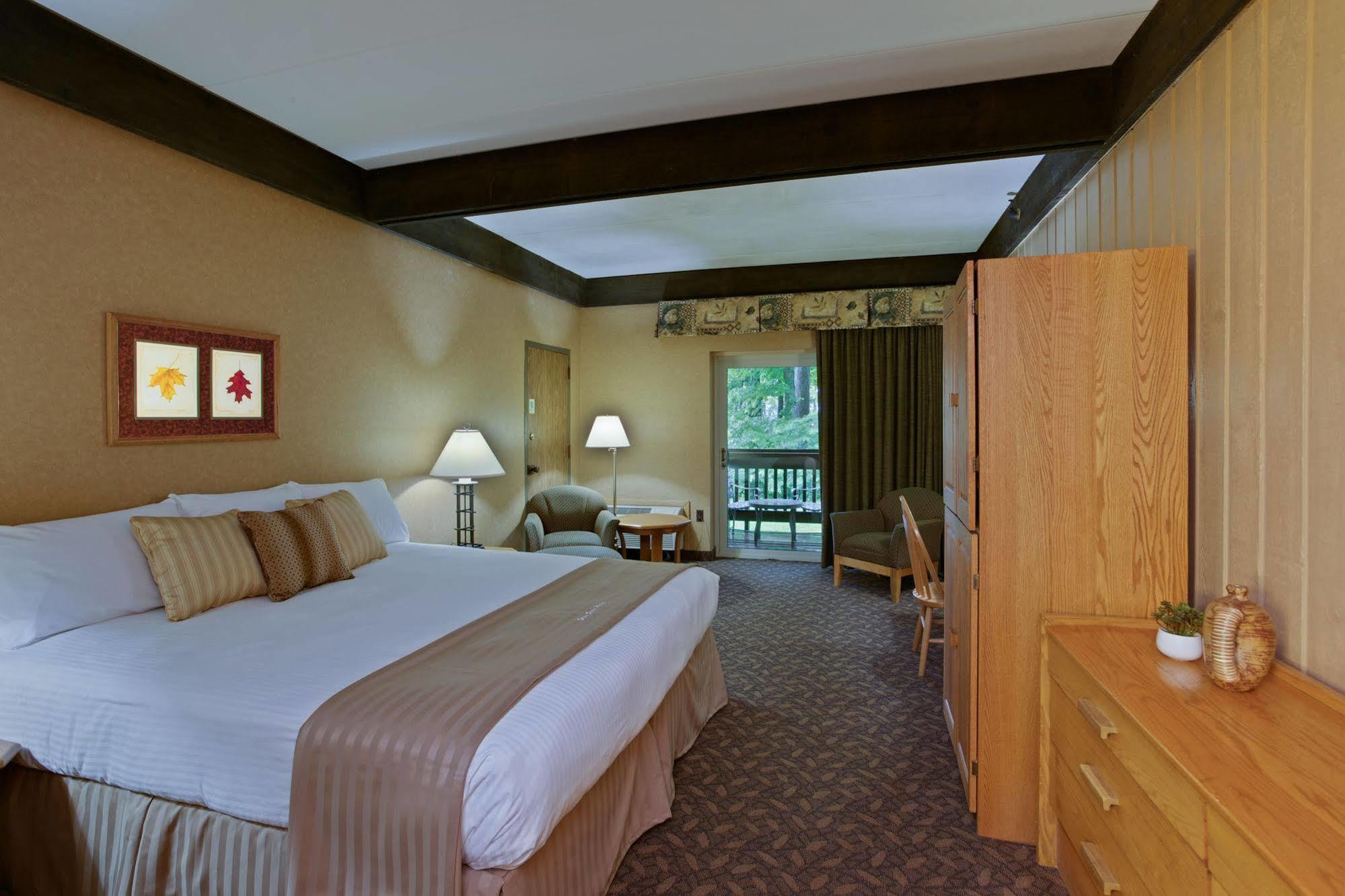 Mohican Lodge And Conference Center Perrysville Exterior foto